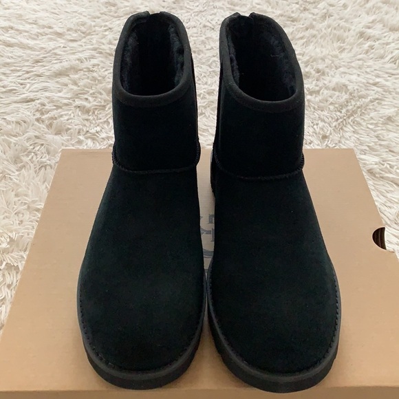 NWB authentic Ugg classic mini logo zip black boots - Picture 5 of 8